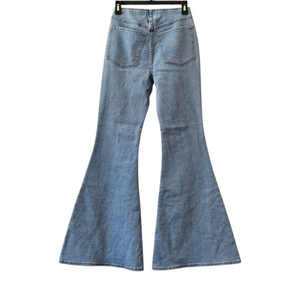 84 NWT FOREVER 21 MID RISE FLARE JEANS WOMEN'S SIZE MEDIUM - Picture 7 of 10